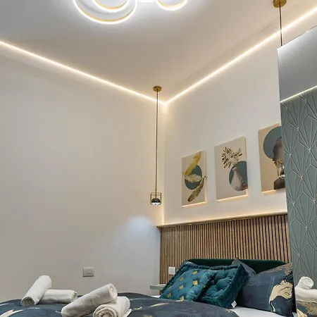 Bocconichic Penthouse* * * * * *