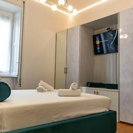Bocconichic Penthouse* * * * *